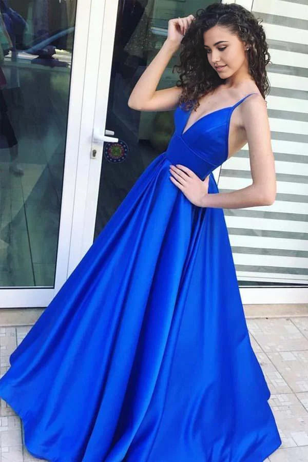 Vestido de fiesta azul rey de satén con tirantes finos y corte en A hasta el suelo